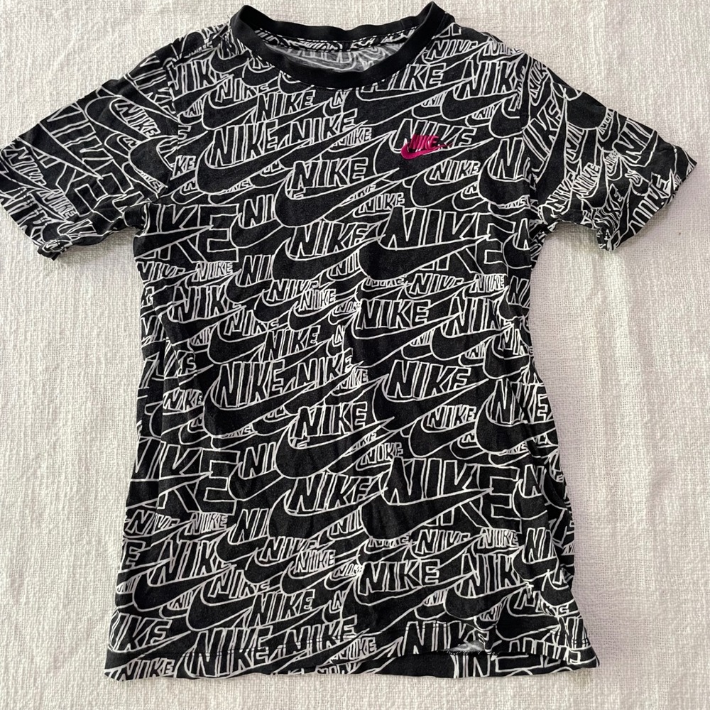 Nike Kids XL Black White All Over Print Logo T-Shirt Embroidered Pink Swoosh Tee